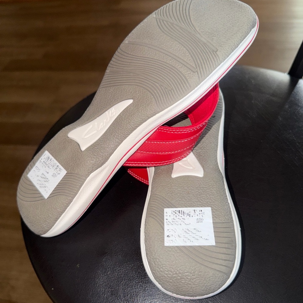 New Red and White Sandals - Picture 4 of 6